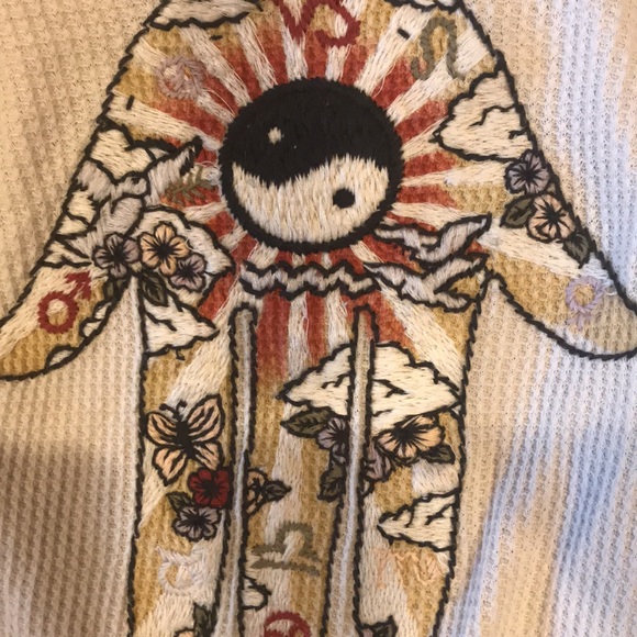 Lucky brand EUC HAMSA BASEBALL T - Picture 9 of 10